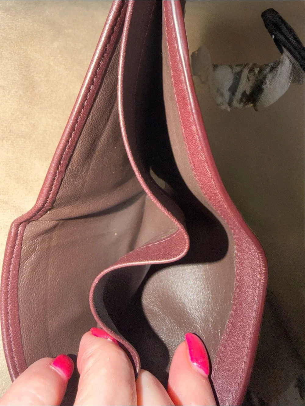 BOTTEGA VENETA 💯 Authentic verified by Ligitmark! Men’s Black & Red Intrecciato